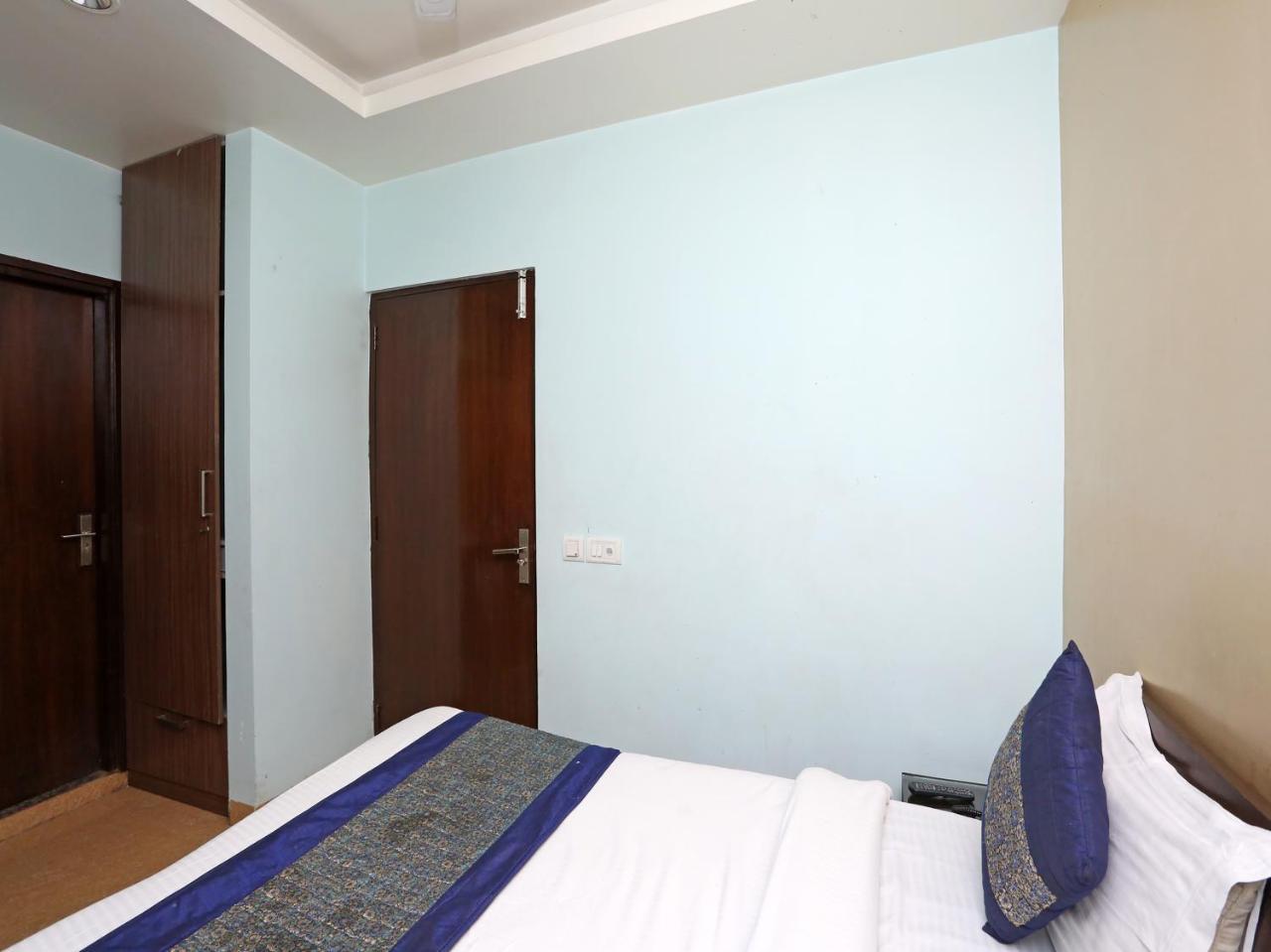 Oyo 6596 Hotel Flight Path Ню Делхи Екстериор снимка